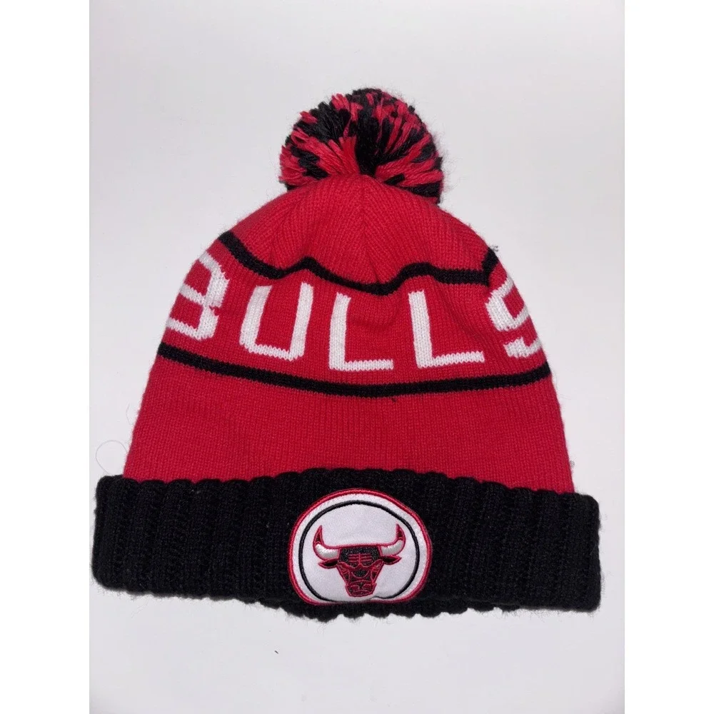 Vintage Mitchell Ness NBA Chicago Bulls Beanie Hat Embroidered Logo Pom Pom Red
